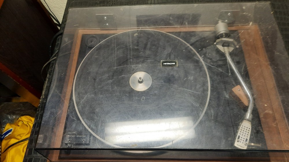 Hitachi Turntable Model PS-10