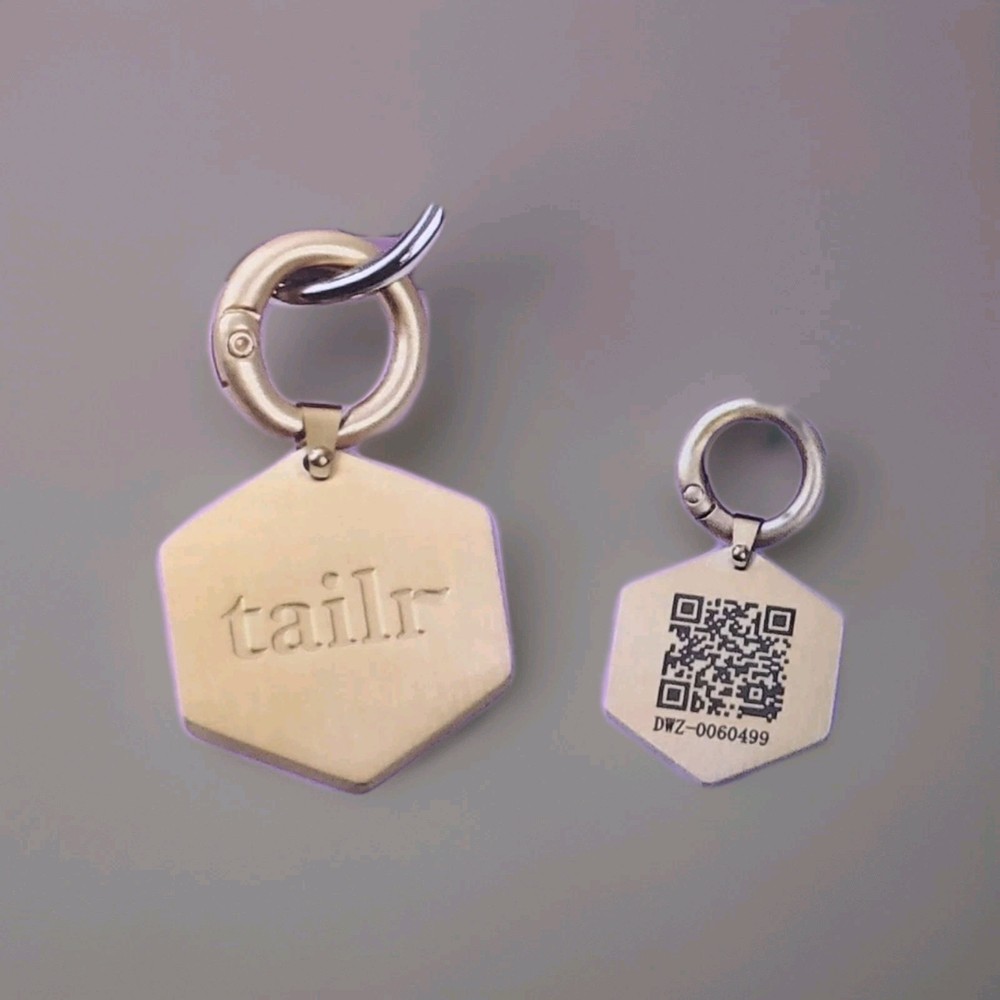 NIB - Tailr CLASSIC PET TAG - GOLD- SIZE:  LARGE - APPLE/ANDROID COMPATIBLE