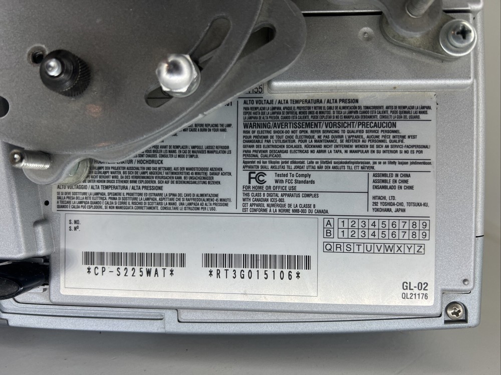 Hitachi Projector CP-S225 Multimedia Mobile LCD Projector With Mount and Remote