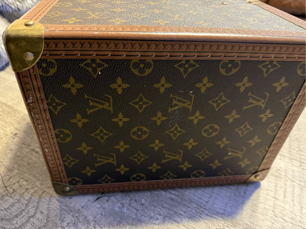100 authentic Louis Vuitton trunk