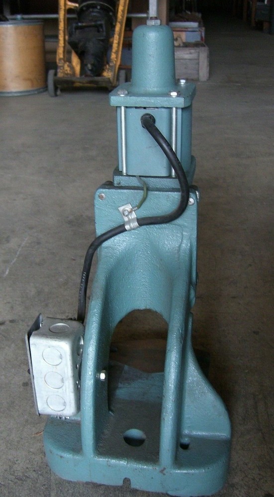 Black & Webster JFS Electropunch Jr id:617