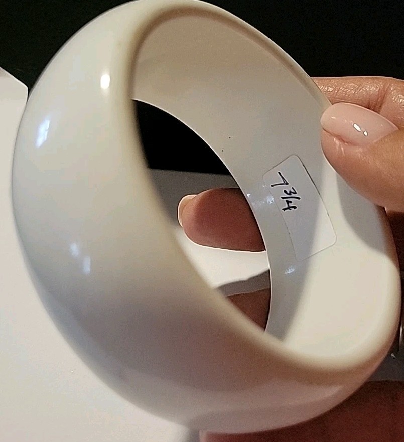White Plastic 7.75 Bangle Bracelet