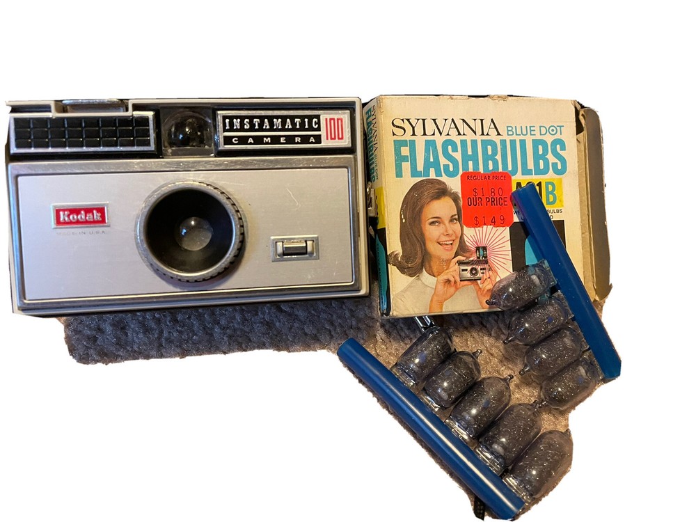 KODAK Instamatic 100 Camera Has Hand Strap And Bulbs Clean Unit UNTESTED