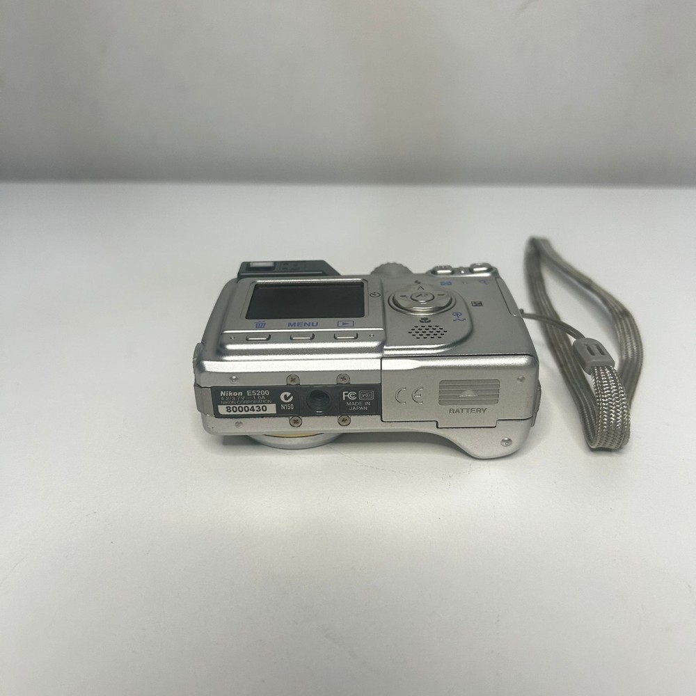 Nikon Coolpix E5200 Compact Digital Camera Silver 5.1mp - Tested - Free returns
