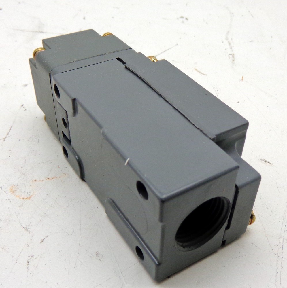 Cutler-Hammer E5OR1 Limit Switch Component, Side Rotary