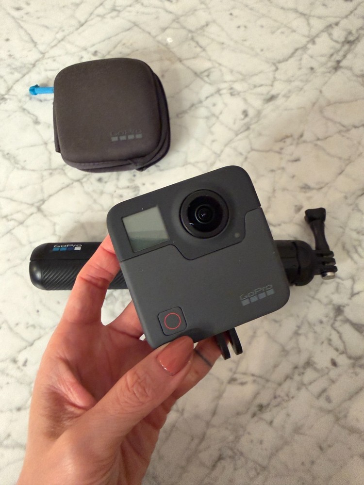 GoPro Fusion 360° Camera + Grip Handle Case USB – Tested