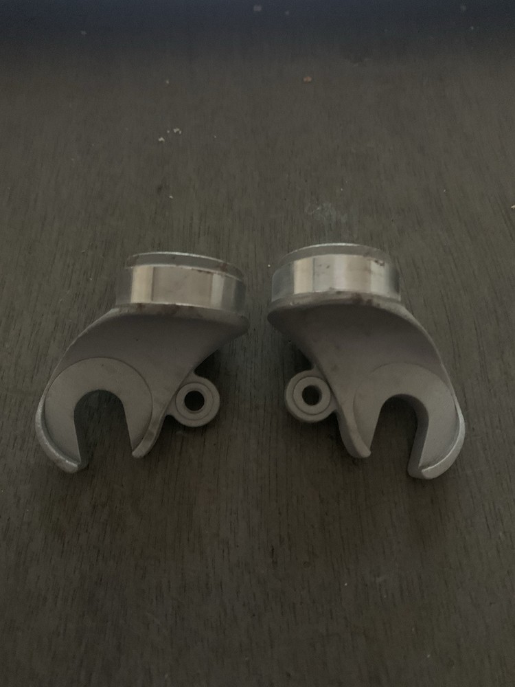 Everest Cast Plug Type Front Drop Out 26.6 mm