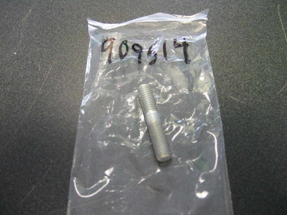 Johnson Evinrude OMC 0909514 Stud JO128