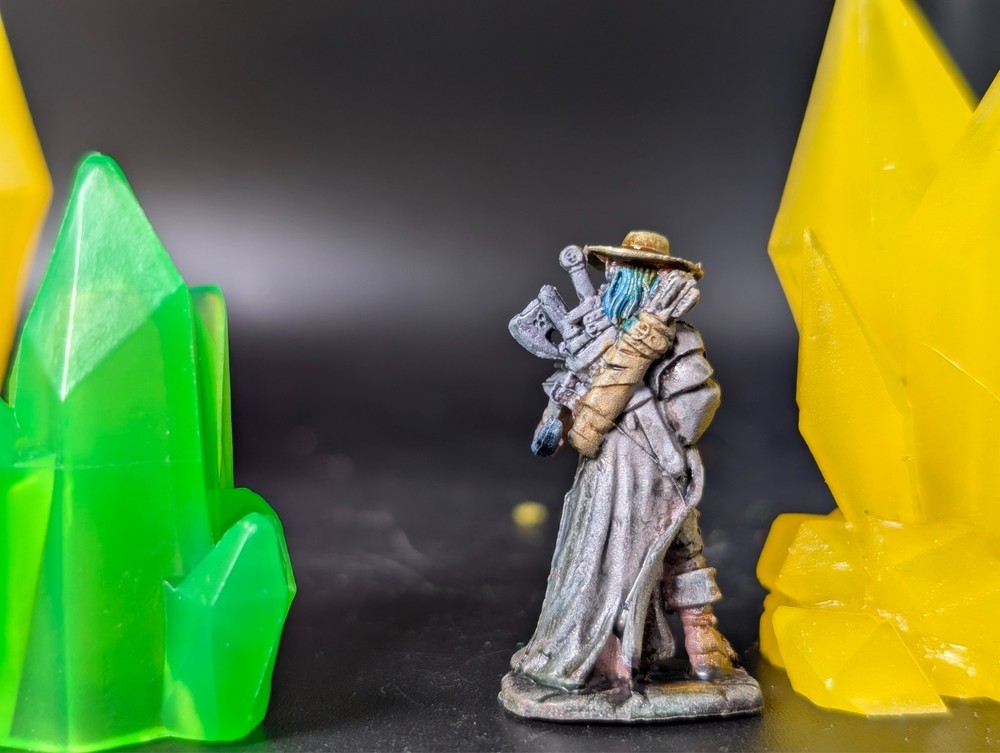Well painted witch hunter/Inquisitor "Nadia" d&d fantasy miniature