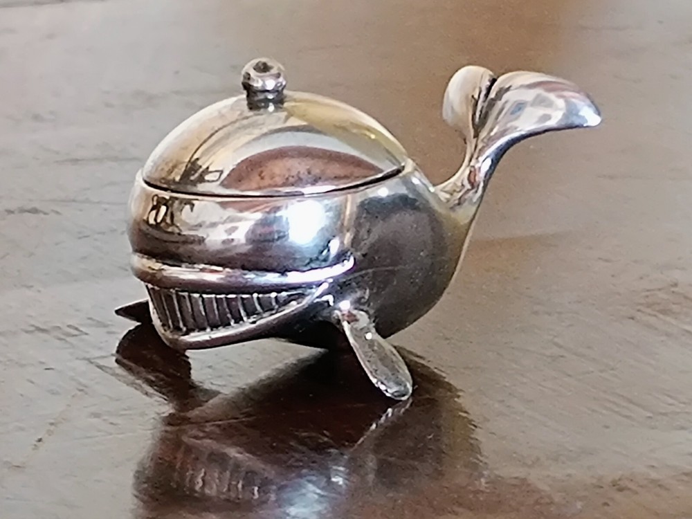 800 silver miniature Shark with lid, very bad!
