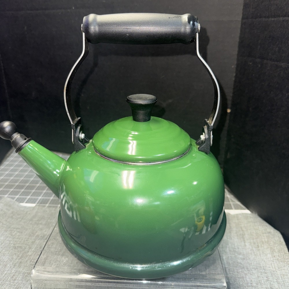 Le Creuset  1.7 Qt Tea Kettle Green Enamel Folding Handle Pull-Out Spout Whistle