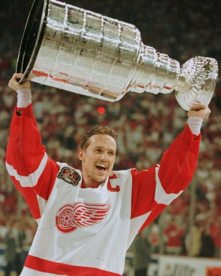 STEVE YZERMAN 8X10 GLOSSY PHOTO IMAGE #1