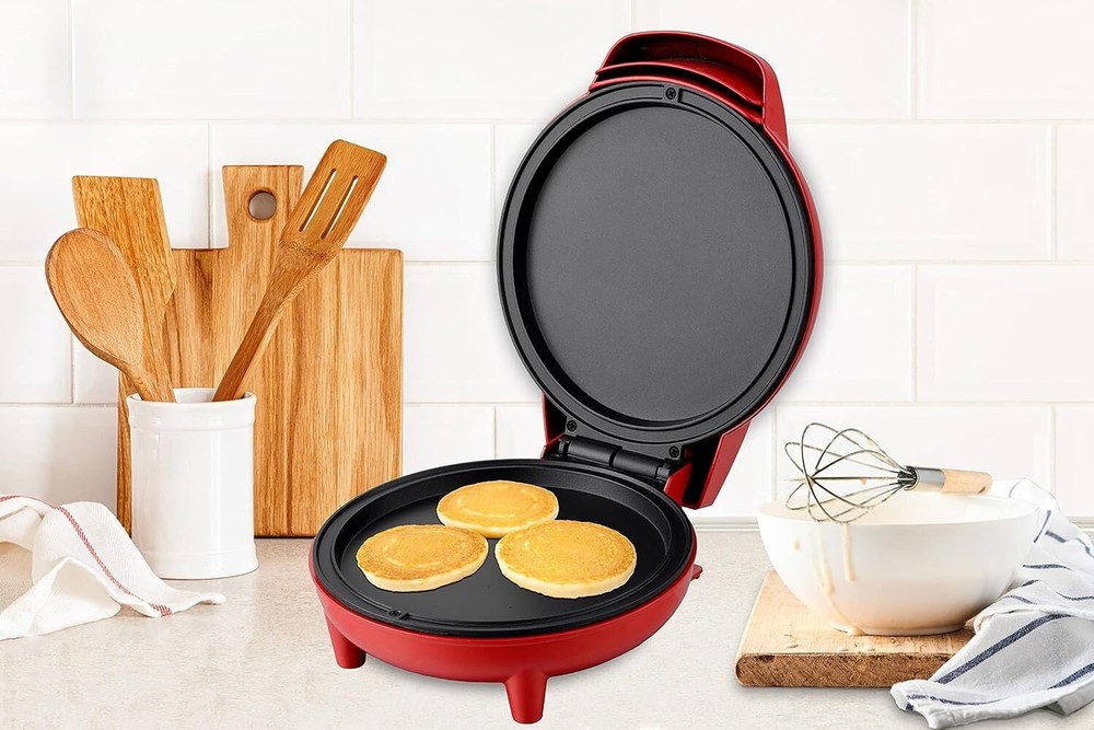 Courant Compact Griddle and Mini Oven 7-Inch Personal Pizza Maker (Red)