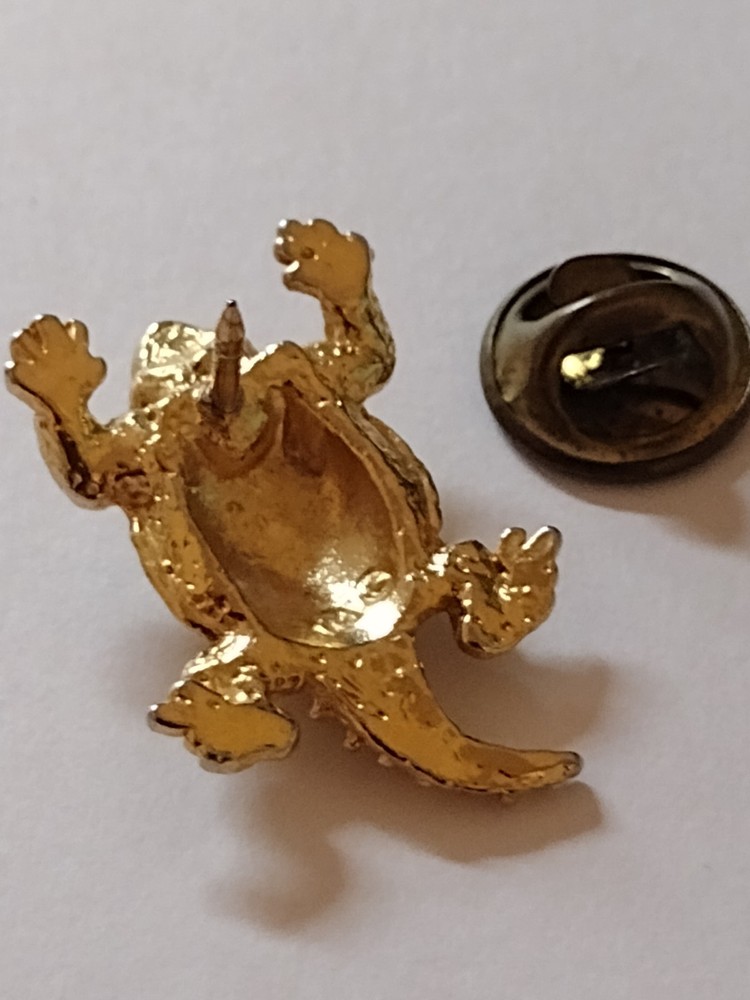 Lizard Toad Gold Toned Figure Tack Pin