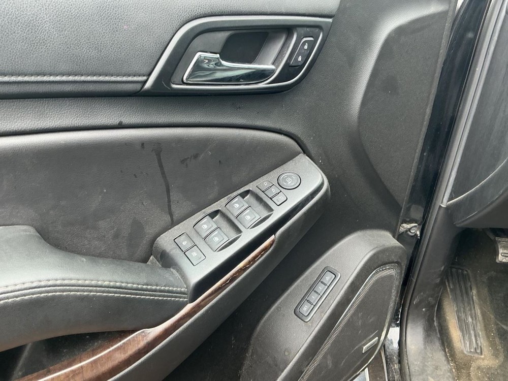 SUBCHEV15 2017 Glove Box 4984706