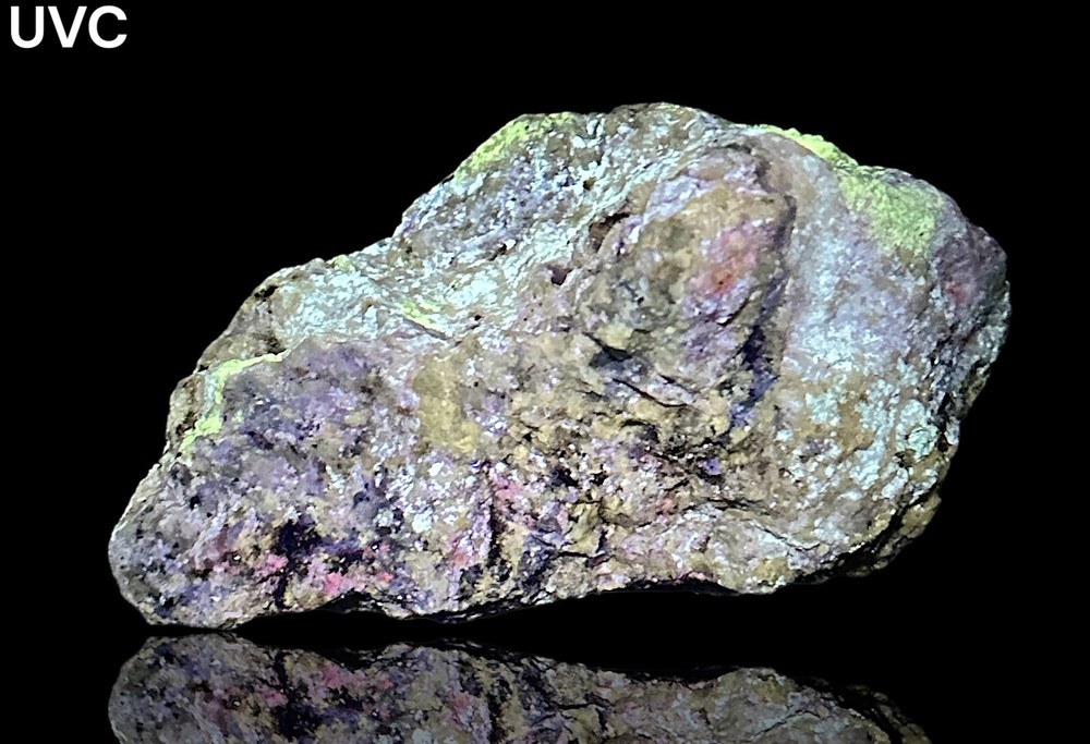 675 Gr. Fluorescent Phosphorescent Tenebrescent Hackmanite, Richterite, Unknown