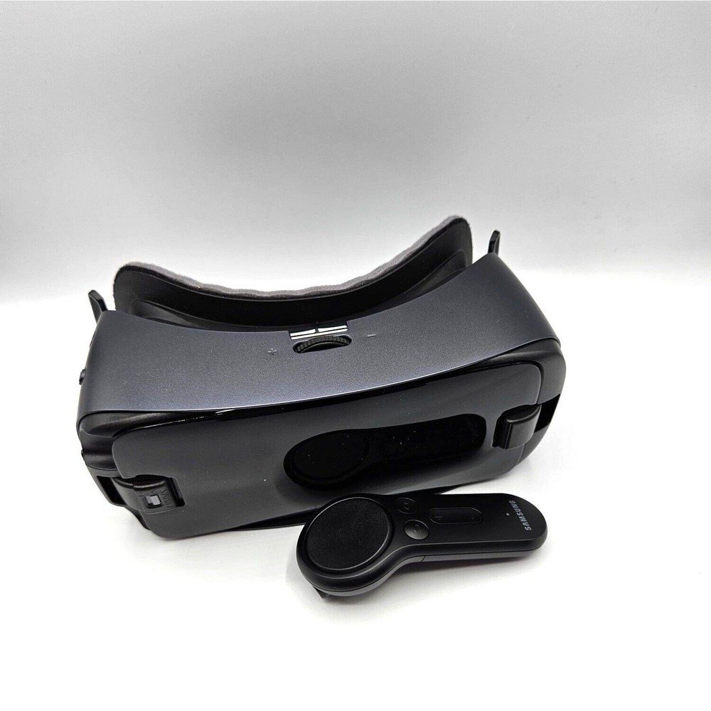 Samsung Gear VR w/ Controller Oculus Virtual Reality Headset SM-R324