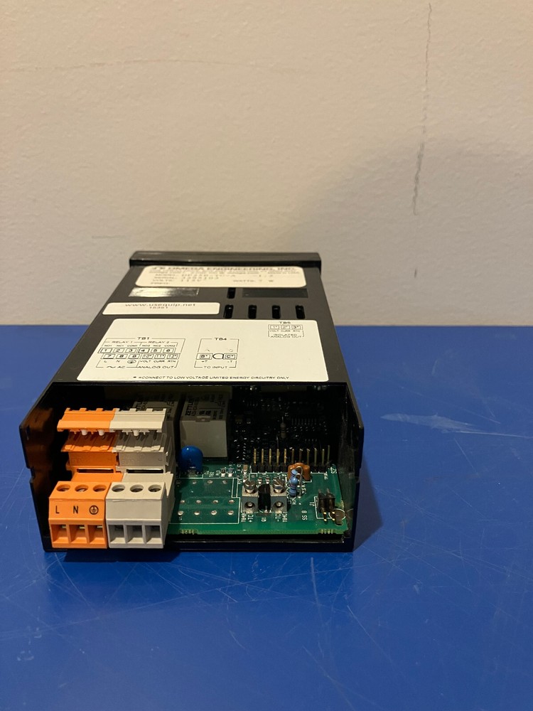 15351 Omega DP25B-TC-A Strain Meter & Controller