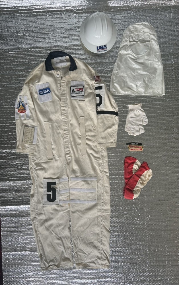 COMPLETE SUIT SPACE SHUTTLE GROUND TECHNICIAN SPACE FLIGHT OPERATIONS c1993