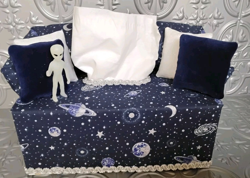 Alien Sofa Tissue Box Cover