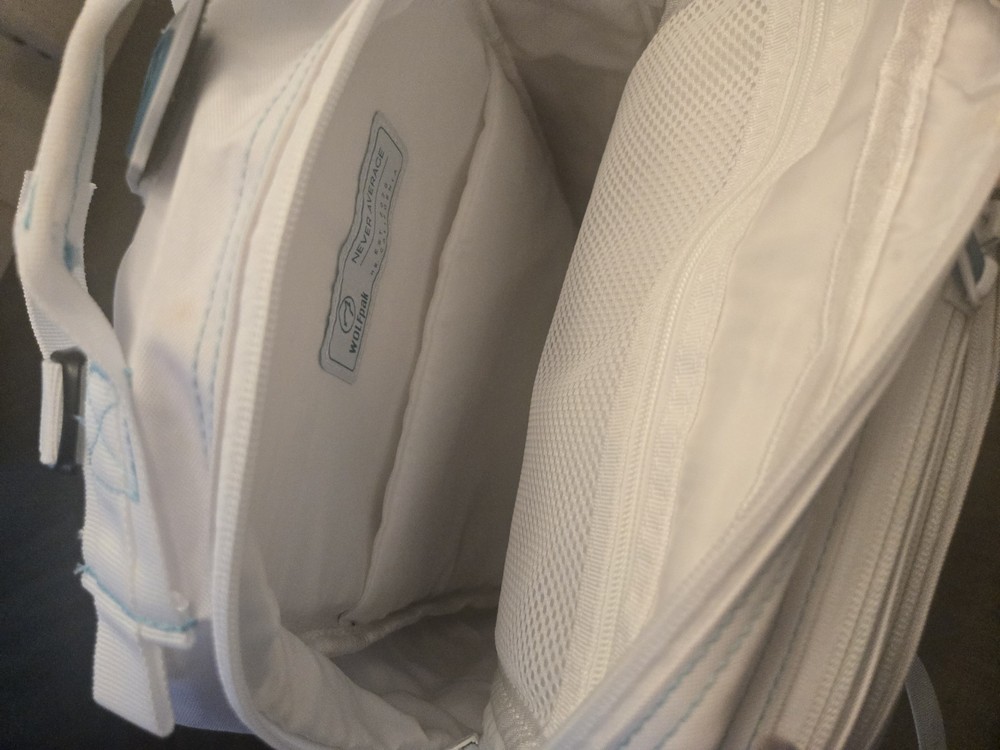 Wolfpak 35L white and blue bag