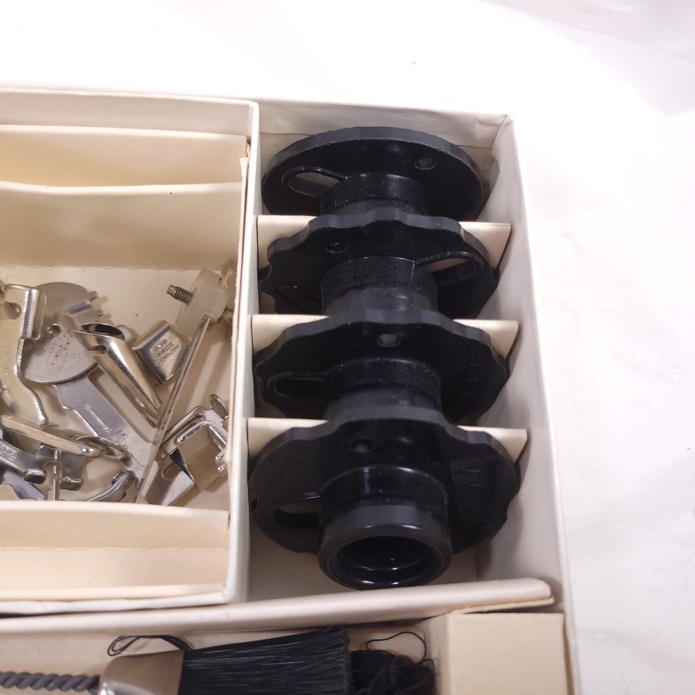 Singer Accessories Deluxe Zig-Zag Sewing Machine Model 620