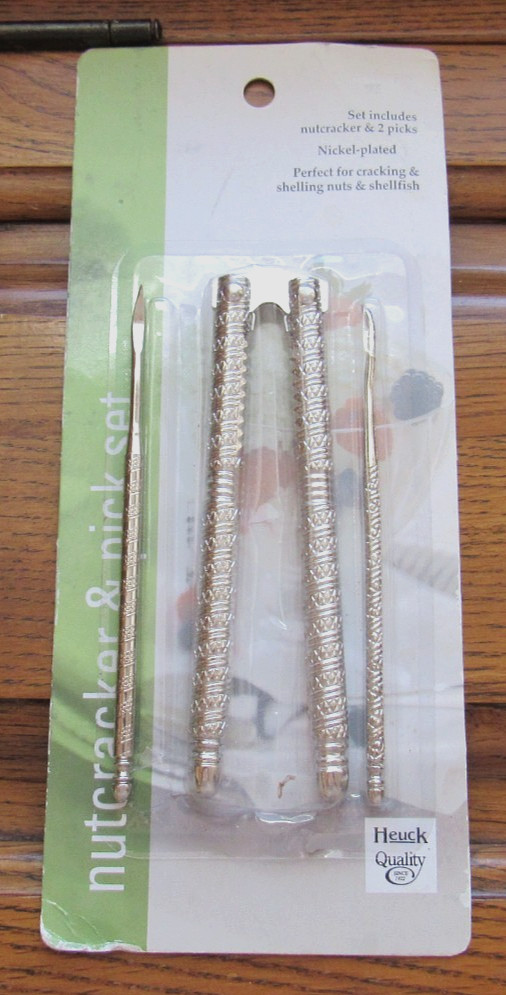 Heuck Original Nutcracker and 2 Picks