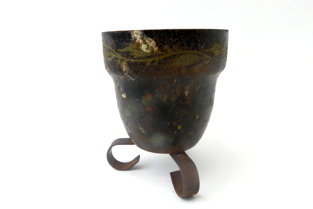 Custom Three Legged Metal Painted Rustic Rusty Single Plant Planter Decorator