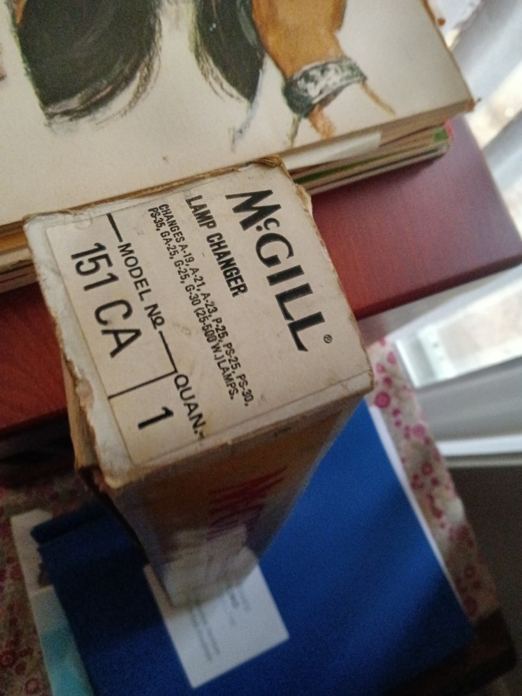 McGill Light Bulb Extractor