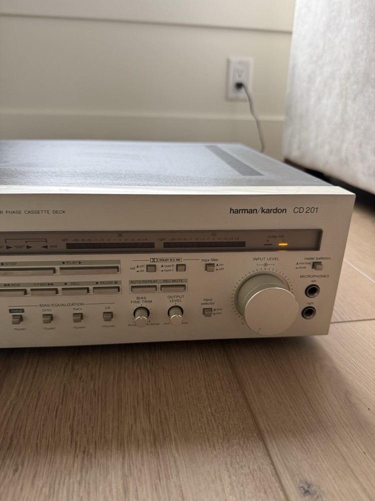 Harmon/Kardon CD 201. Ultrawideband Linear Phase Cassette. Powers On Clean
