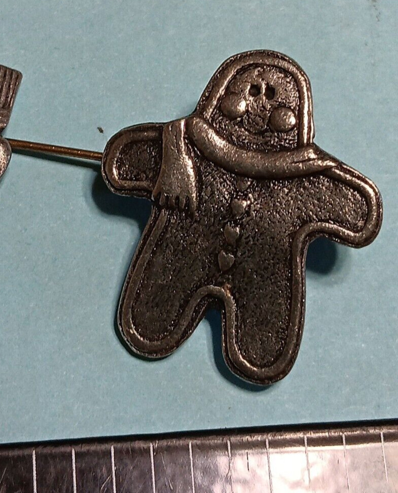 2 PCS Quick Cooking Pewter Pins Gingerbread 2002 Snowman 2000 1"