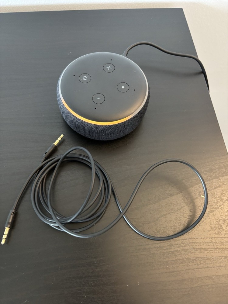 Amazon Echo Dot and Magnavox 3D Virtual Reality Headset Minimal Use
