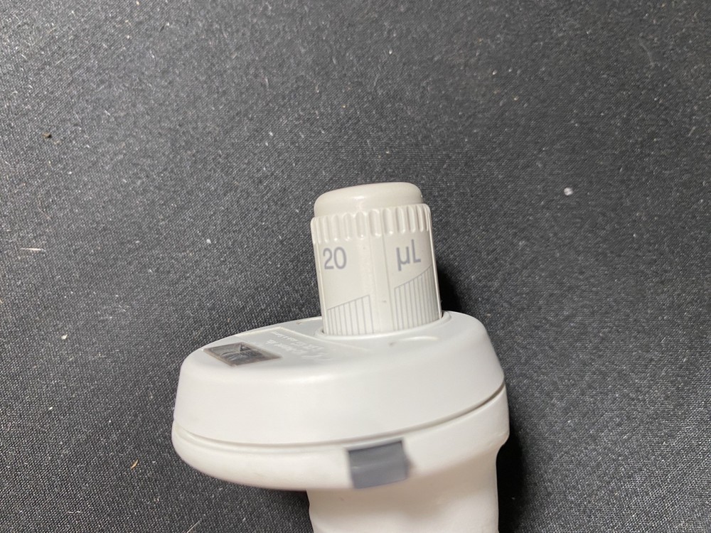 EPPENDORF 2-20uL Reference Adjustable Volume Single Channel Pipette