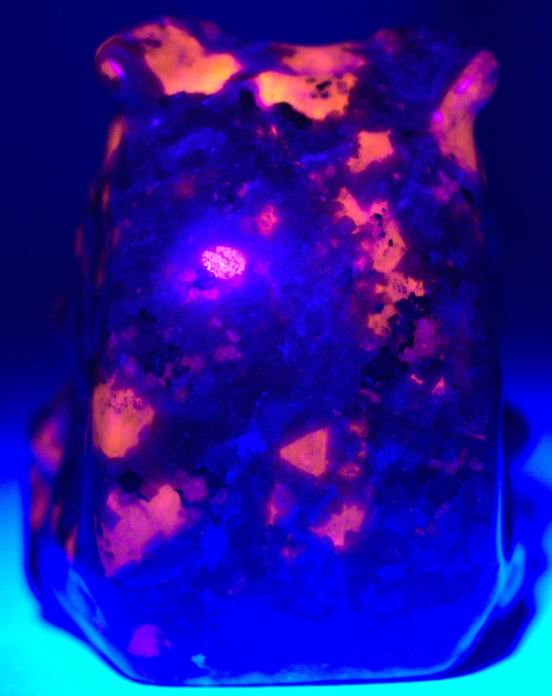 UV Reactive Yooperlite Squirrels 1.89"/138 Grams