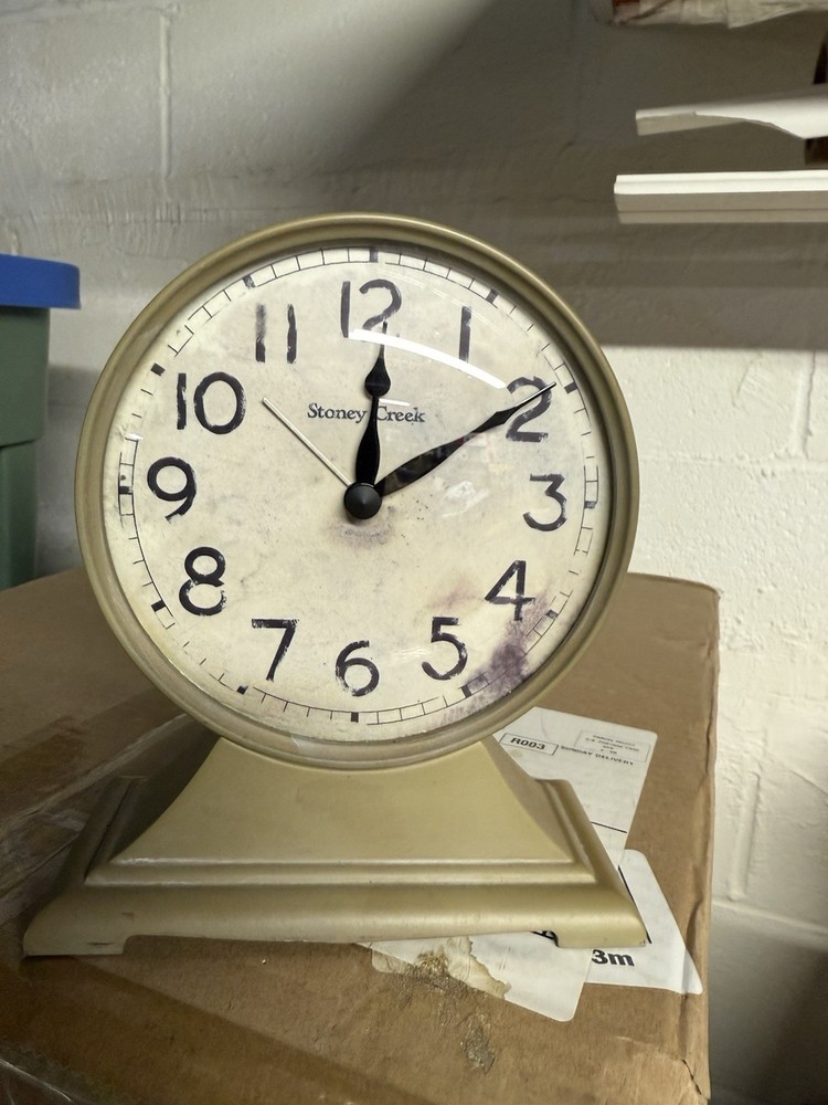 Folk Style Clock Preowned Good Condition