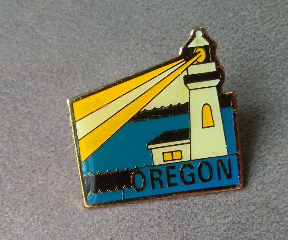 Oregon Lighthouse Sun Rays Goldtone Enamel Pin