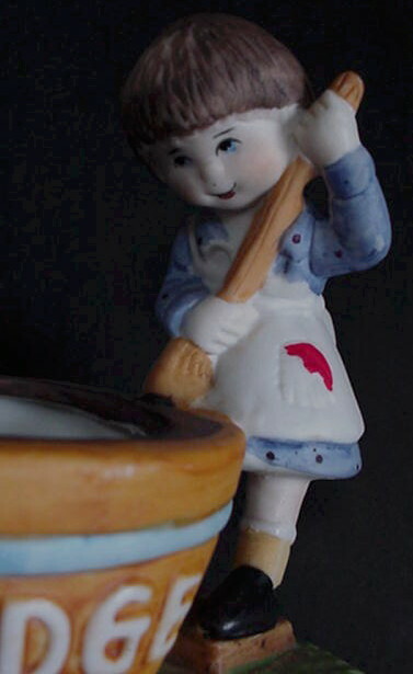 Hershey's Figurine candle