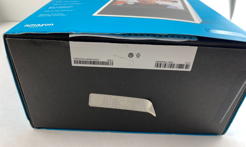 Amazon Echo Show 1st Generation W/AC 7" Display White / Black - 2017