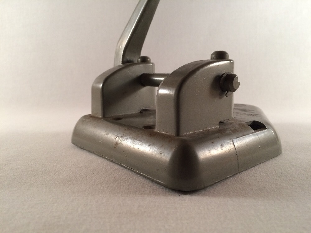 WILSON JONES MARVEL 2 HOLE PUNCH