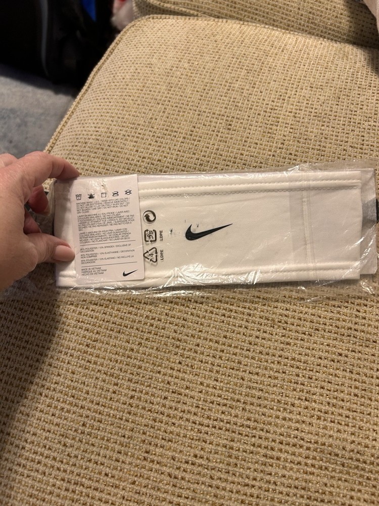 NWT Nike Black and White Athletic Headband