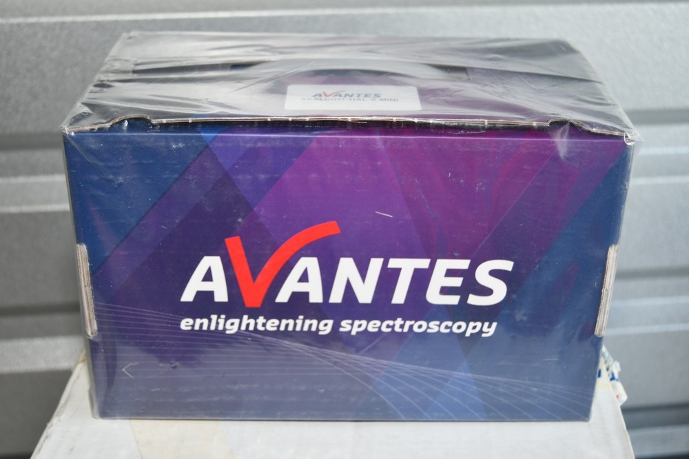 ^ Avantes AvaLight-HAL-S-Mini Halogen Light Source #X6710