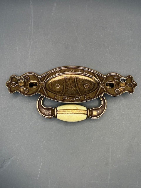 VINTAGE BRASS SAUDER CHIPPENDALE DRAWER PULL, CERAMIC BEAD, CP-3145