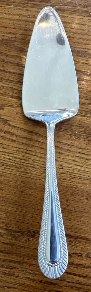 WALLACE Wickham Deep Silverplate Serving Cake Pie Knife Flatware Fan Bead 9.5”