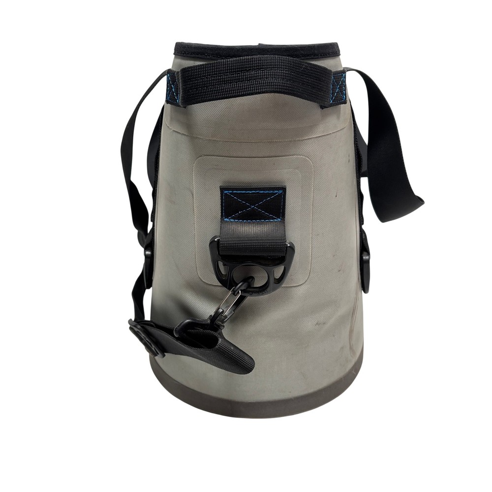 Yeti Hopper 20 18 Can Capacity Handheld Softshell Cooler