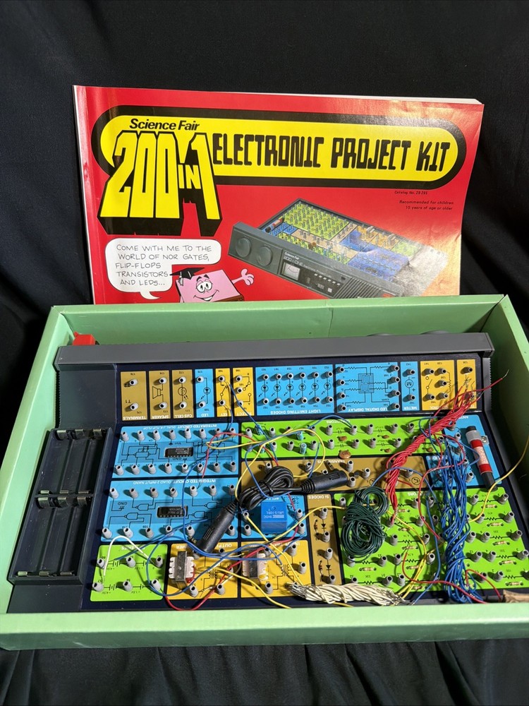Radio Shack Science Fair Exploring Electronics Lab 200 in One Project Kit 28-265