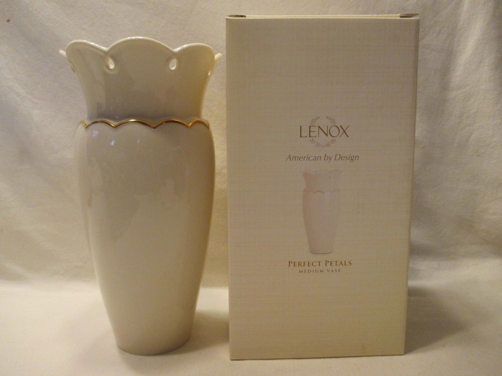 Lenox Perfect Petals Medium 10" Vase with Box