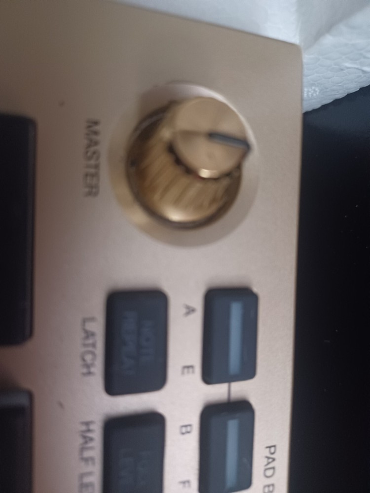 Akai Professional MPC Live Sampler - Gold