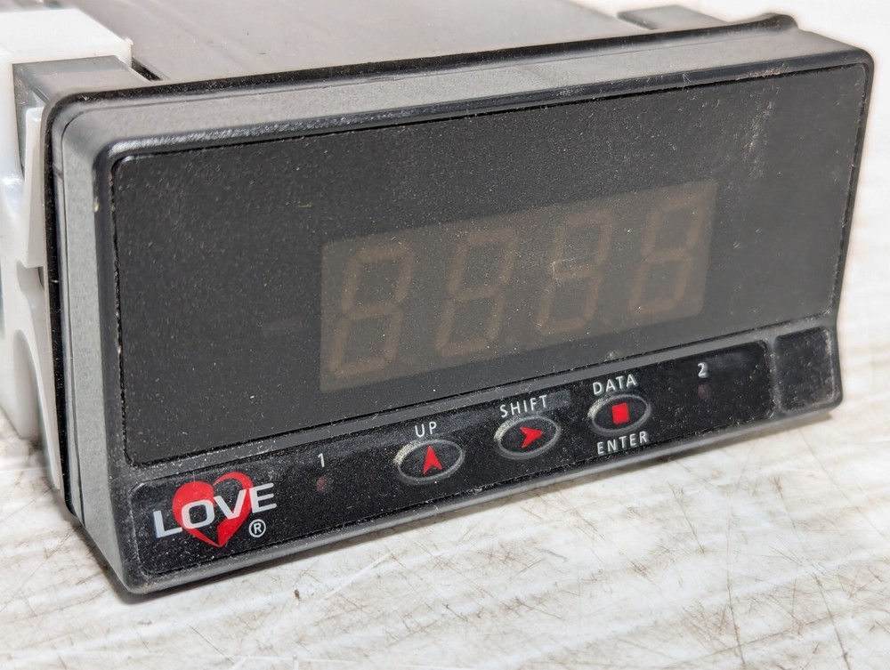 NEW Dwyer LCI108-00 4-Digit Compact Panel Meter / Indicator for Process Control