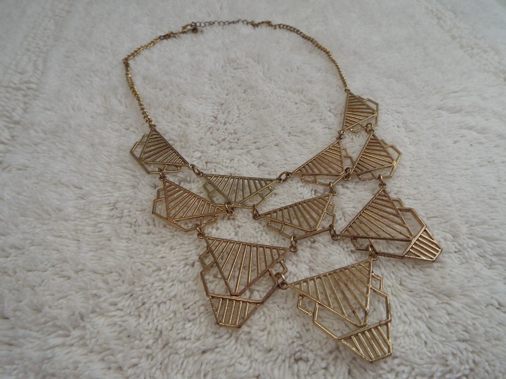 Goldtone Scoop Necklace (J7)