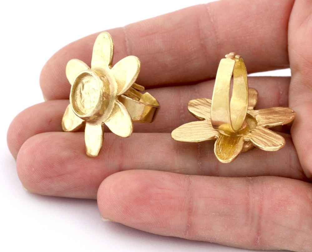 Daisy Flower Ring , Adjustable , Round Blank Bezel Setting - Raw Brass 5349